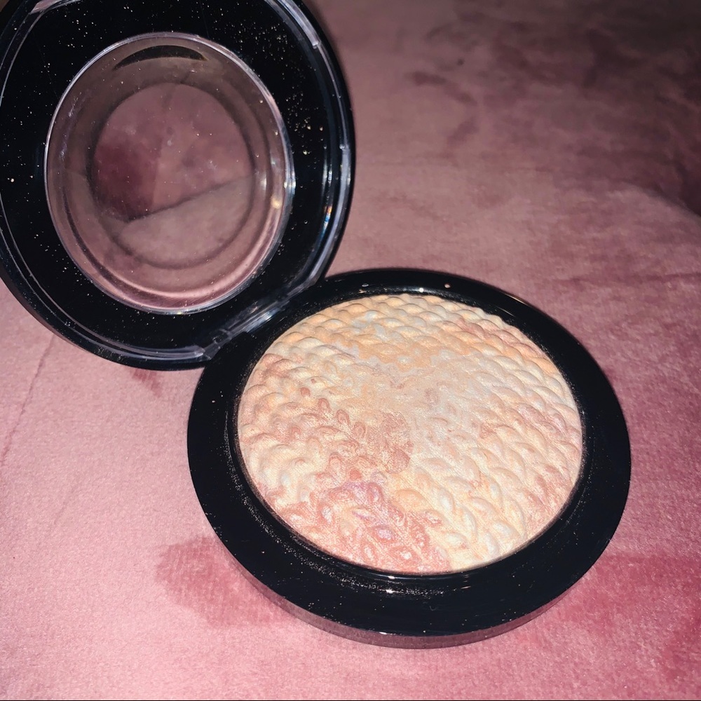 MAC Limited Edition Skinfinish—Perfect Topping